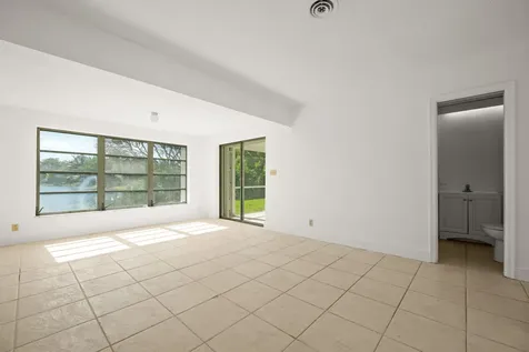 5205 NW 28th Avenue Tamarac FL 33309