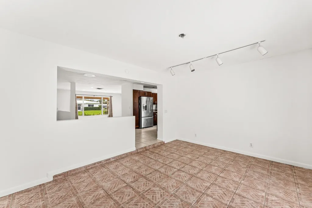 360 NE 23rd Way Boca Raton FL 33431
