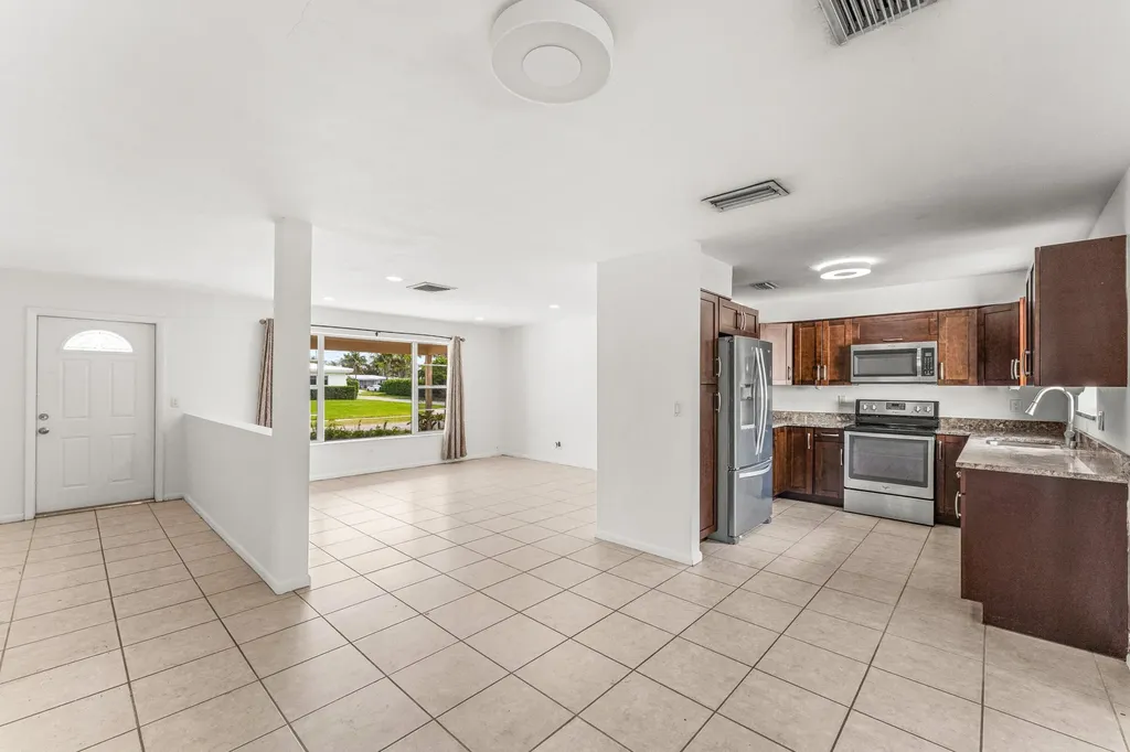 360 NE 23rd Way Boca Raton FL 33431