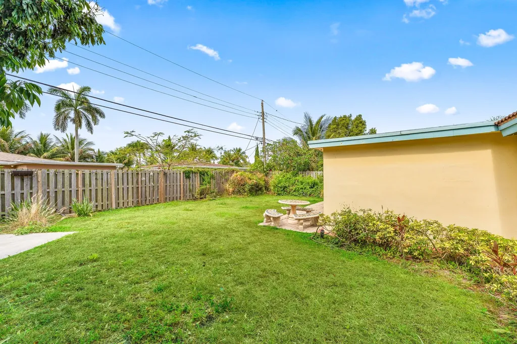 360 NE 23rd Way Boca Raton FL 33431