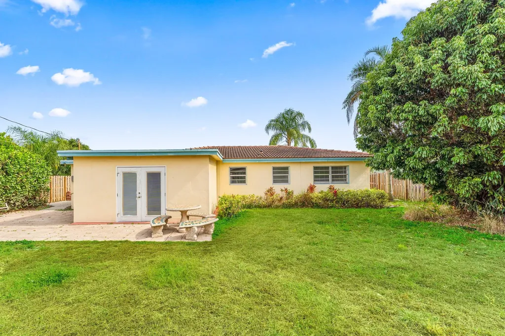 360 NE 23rd Way Boca Raton FL 33431