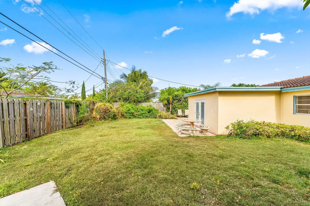 360 NE 23rd Way Boca Raton FL 33431