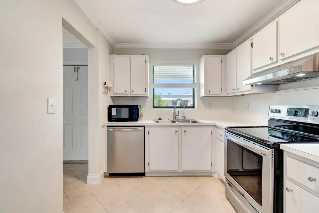 2395 Jaeger Drive Delray Beach FL 33444