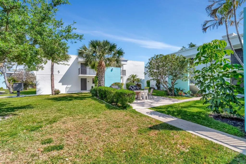 2395 Jaeger Drive Delray Beach FL 33444