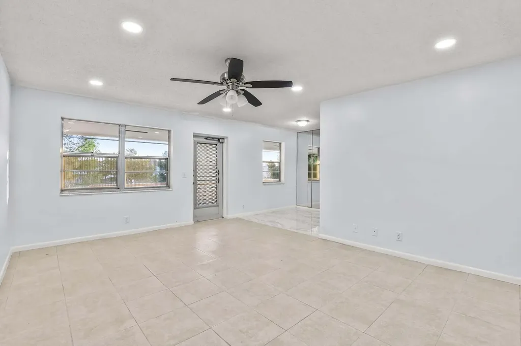 63 Hastings D West Palm Beach FL 33417