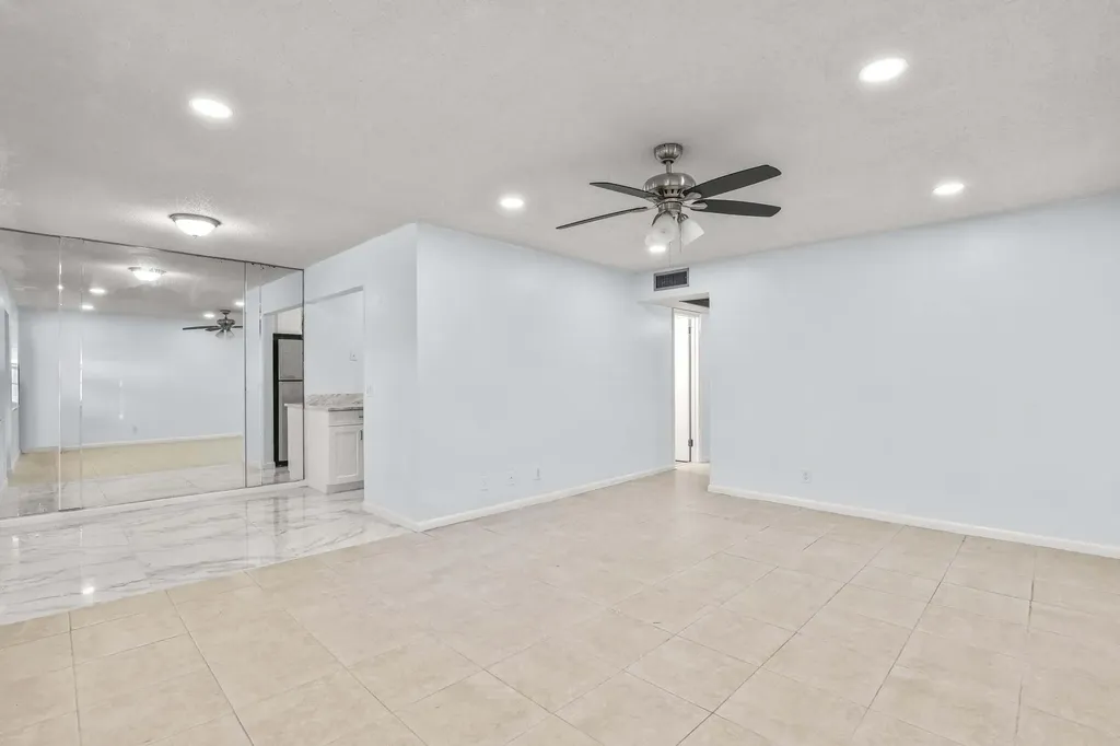 63 Hastings D West Palm Beach FL 33417