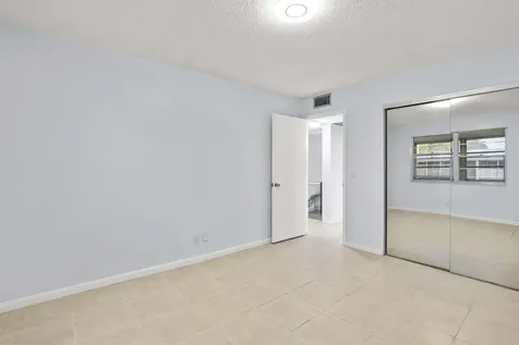 63 Hastings D West Palm Beach FL 33417