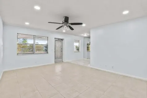 63 Hastings D West Palm Beach FL 33417