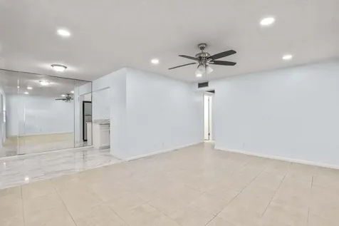 63 Hastings D West Palm Beach FL 33417