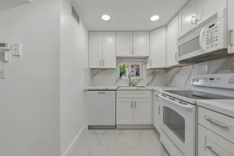 371 S Hollybrook Drive Pembroke Pines FL 33025