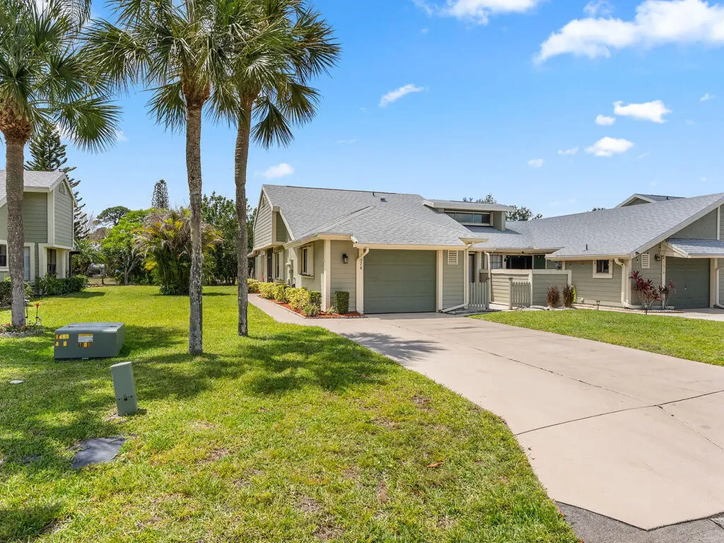 1526 SE Dewberry Court Port St Lucie FL 34952
