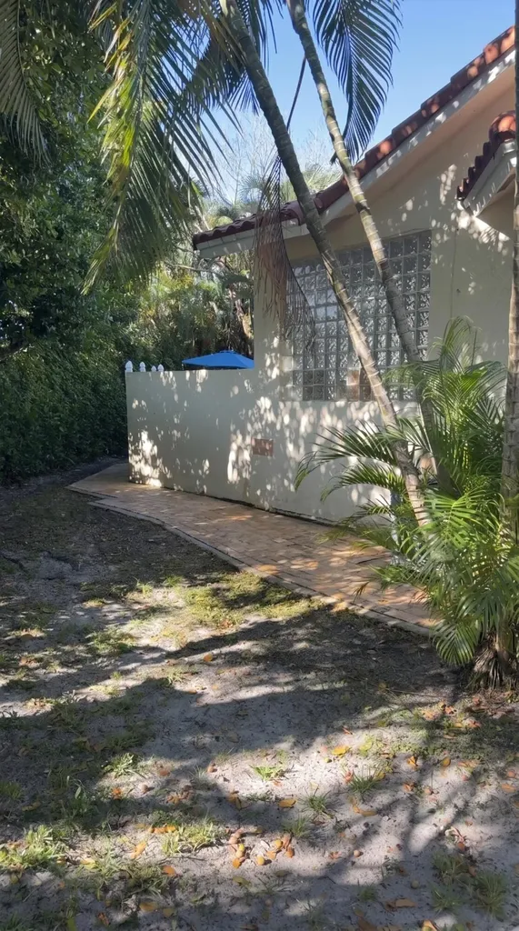 521 W Palm Aire Drive Pompano Beach FL 33069
