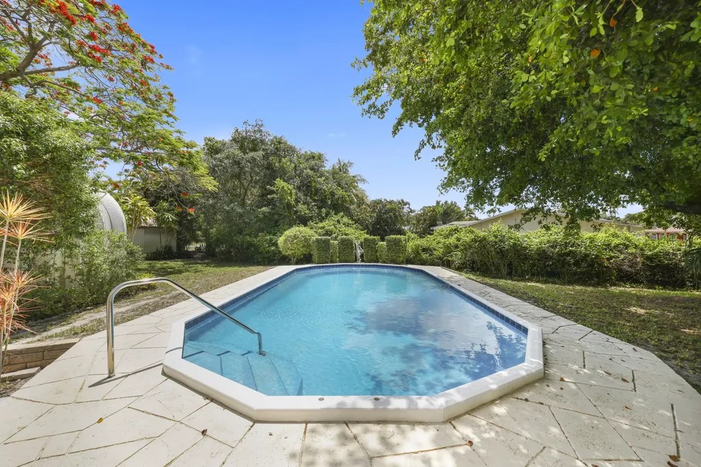 1720 SW 10th Street Boca Raton FL 33486