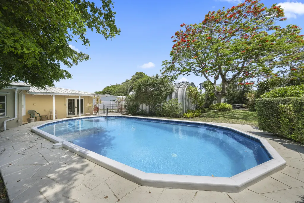 1720 SW 10th Street Boca Raton FL 33486