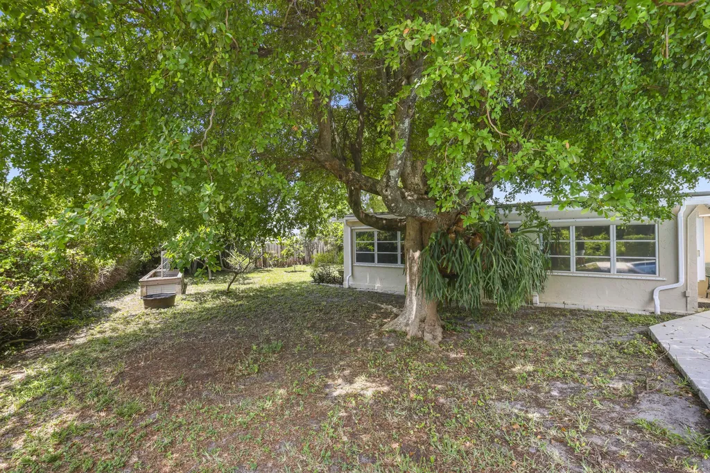 1720 SW 10th Street Boca Raton FL 33486