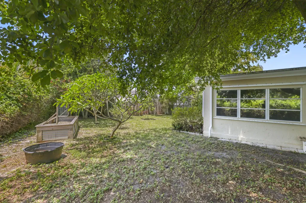 1720 SW 10th Street Boca Raton FL 33486