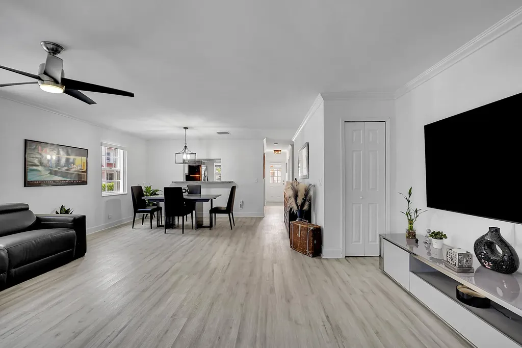 9499 NW 42nd Street Sunrise FL 33351