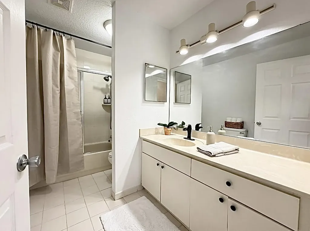 9499 NW 42nd Street Sunrise FL 33351
