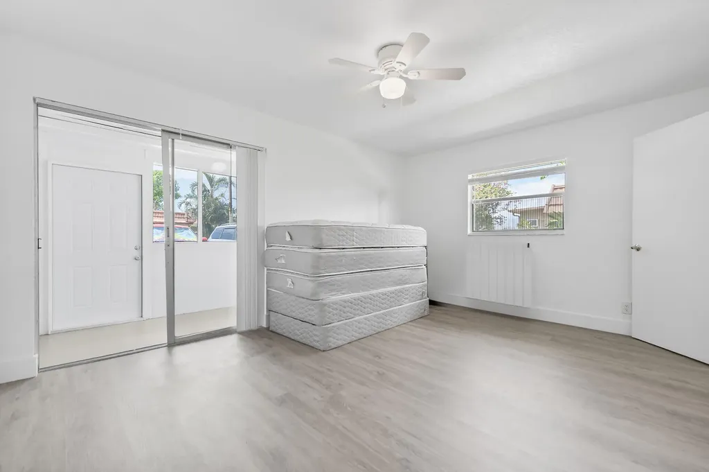 154 Seville G Delray Beach FL 33446