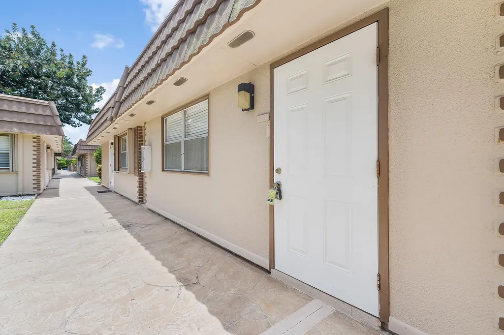 154 Seville G Delray Beach FL 33446