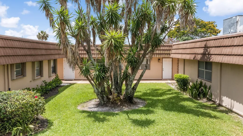 154 Seville G Delray Beach FL 33446