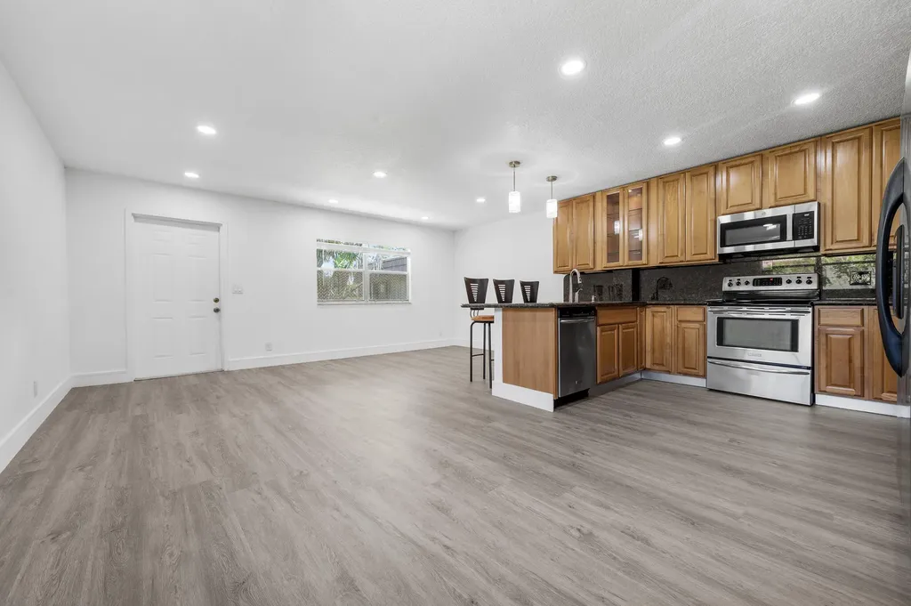 154 Seville G Delray Beach FL 33446