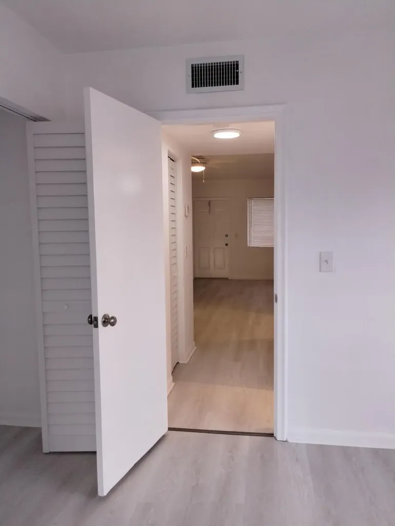 2880 Lake Osborne Drive Lake Worth Beach FL 33461