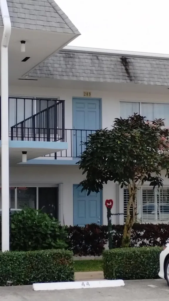 2880 Lake Osborne Drive Lake Worth Beach FL 33461