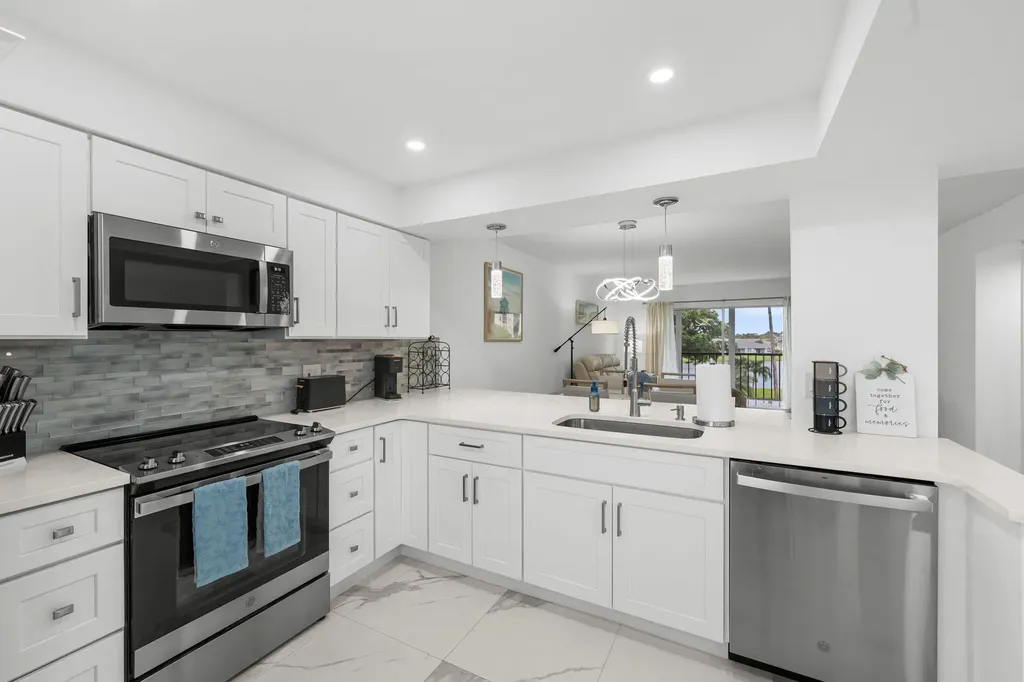 6936 Huntington Lane Delray Beach FL 33446