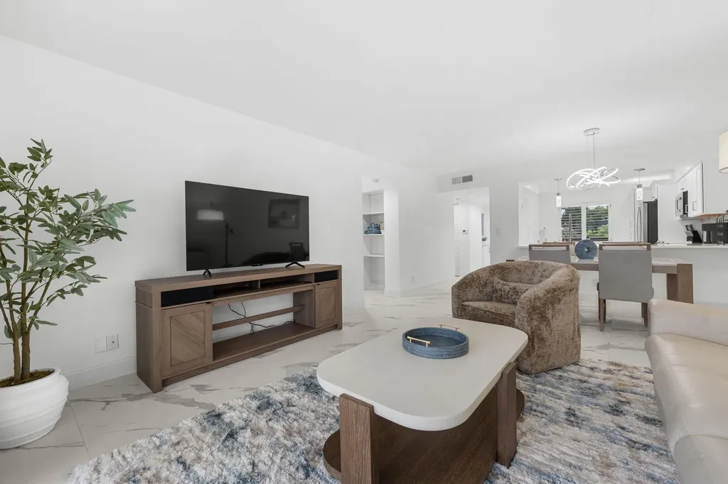 6936 Huntington Lane Delray Beach FL 33446