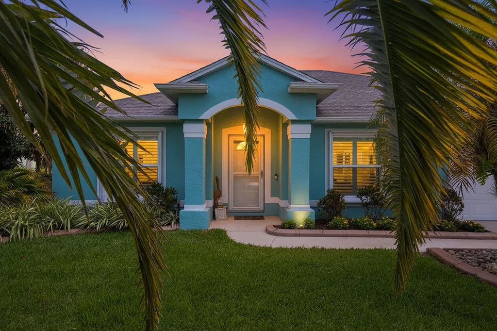 613 SE Dean Terrace Port St Lucie FL 34984