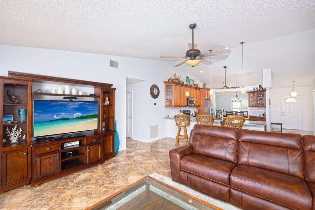 613 SE Dean Terrace Port St Lucie FL 34984