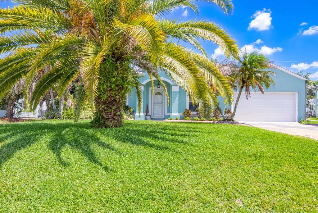 613 SE Dean Terrace Port St Lucie FL 34984