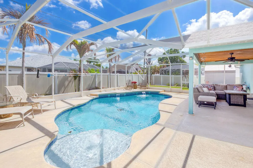 613 SE Dean Terrace Port St Lucie FL 34984