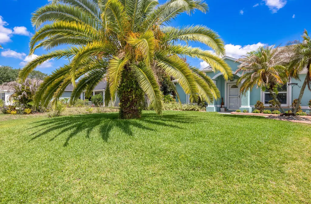 613 SE Dean Terrace Port St Lucie FL 34984