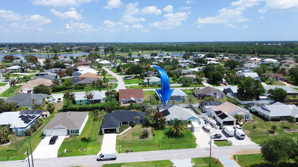 613 SE Dean Terrace Port St Lucie FL 34984