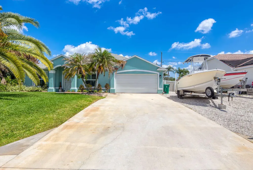 613 SE Dean Terrace Port St Lucie FL 34984