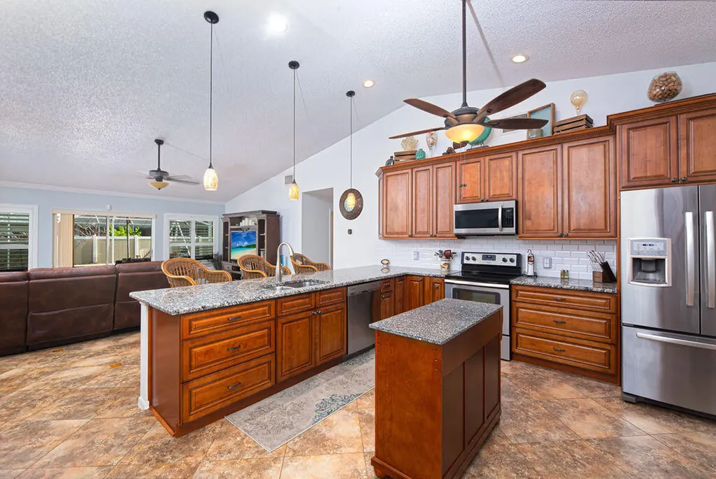 613 SE Dean Terrace Port St Lucie FL 34984