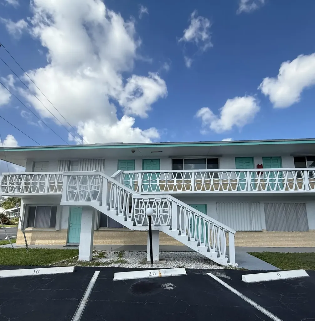 2102 Lake Osborne Drive Lake Worth Beach FL 33461