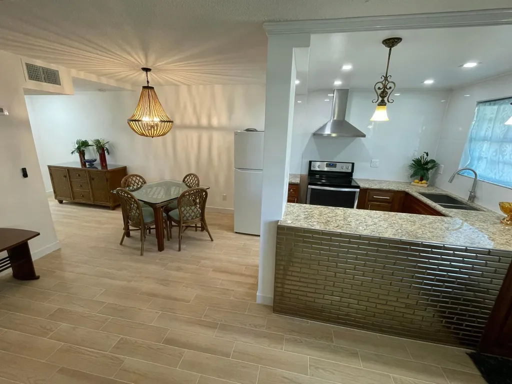 30 SE 13th Street Boca Raton FL 33432