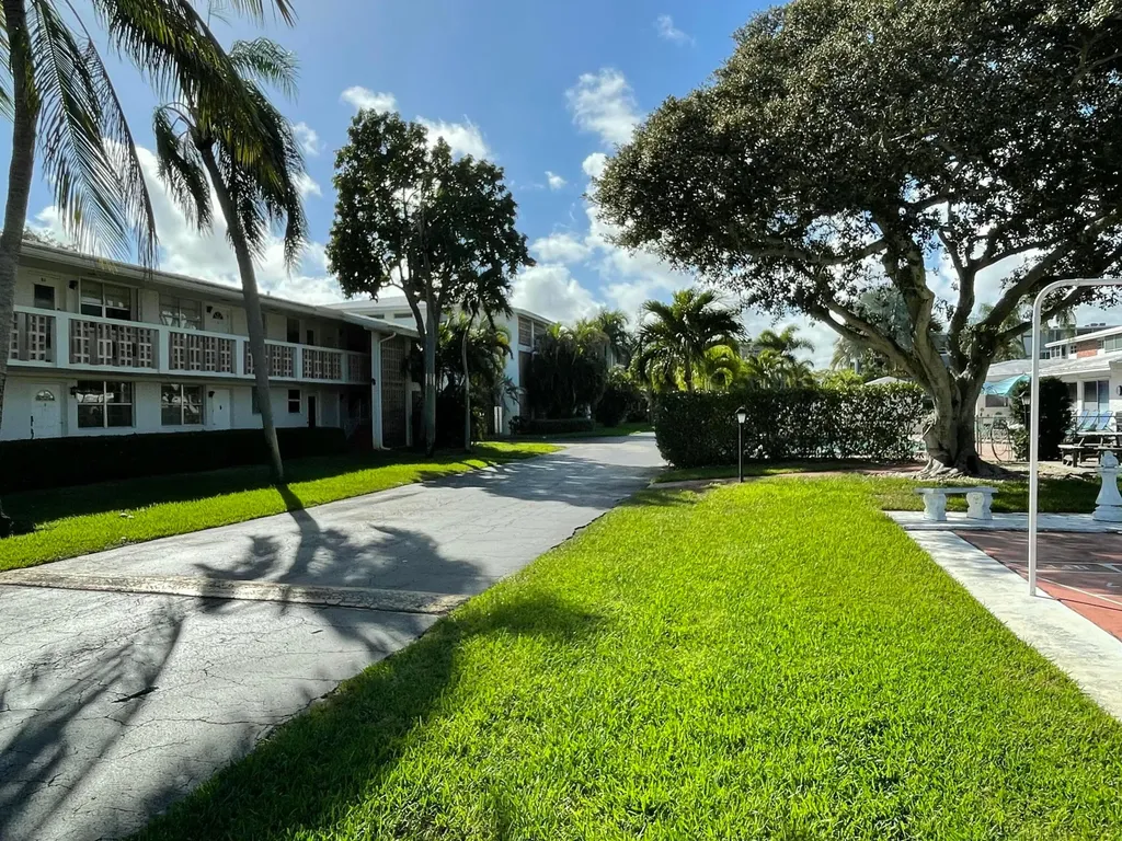 30 SE 13th Street Boca Raton FL 33432
