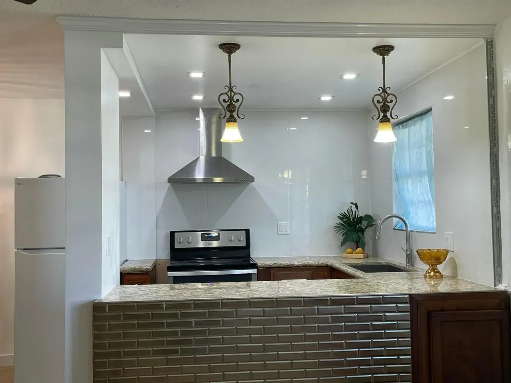30 SE 13th Street Boca Raton FL 33432