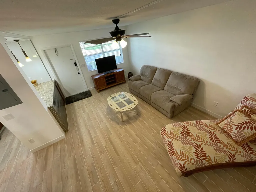 30 SE 13th Street Boca Raton FL 33432