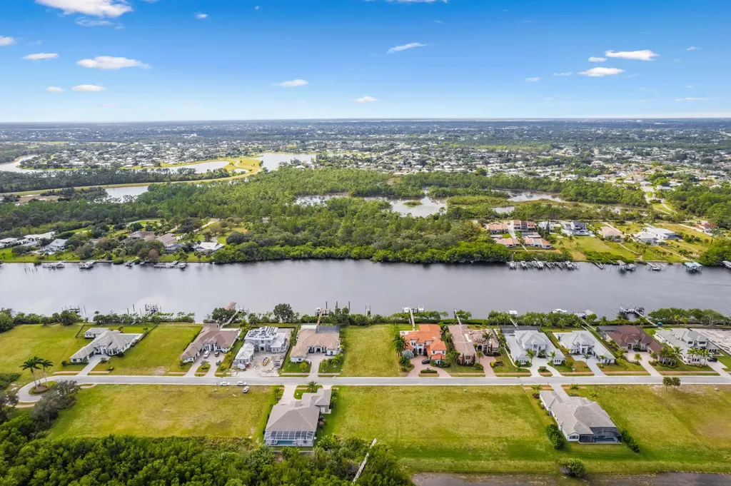 206 SE Fiore Bello SE Port St Lucie FL 34952