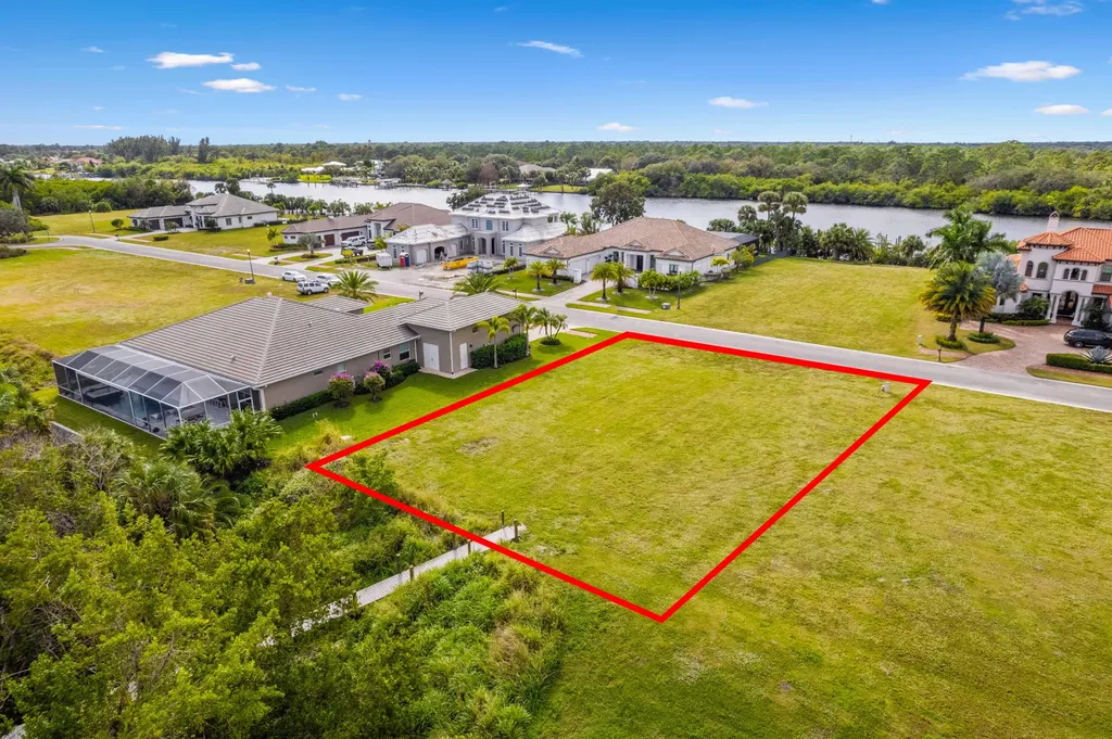 206 SE Fiore Bello SE Port St Lucie FL 34952