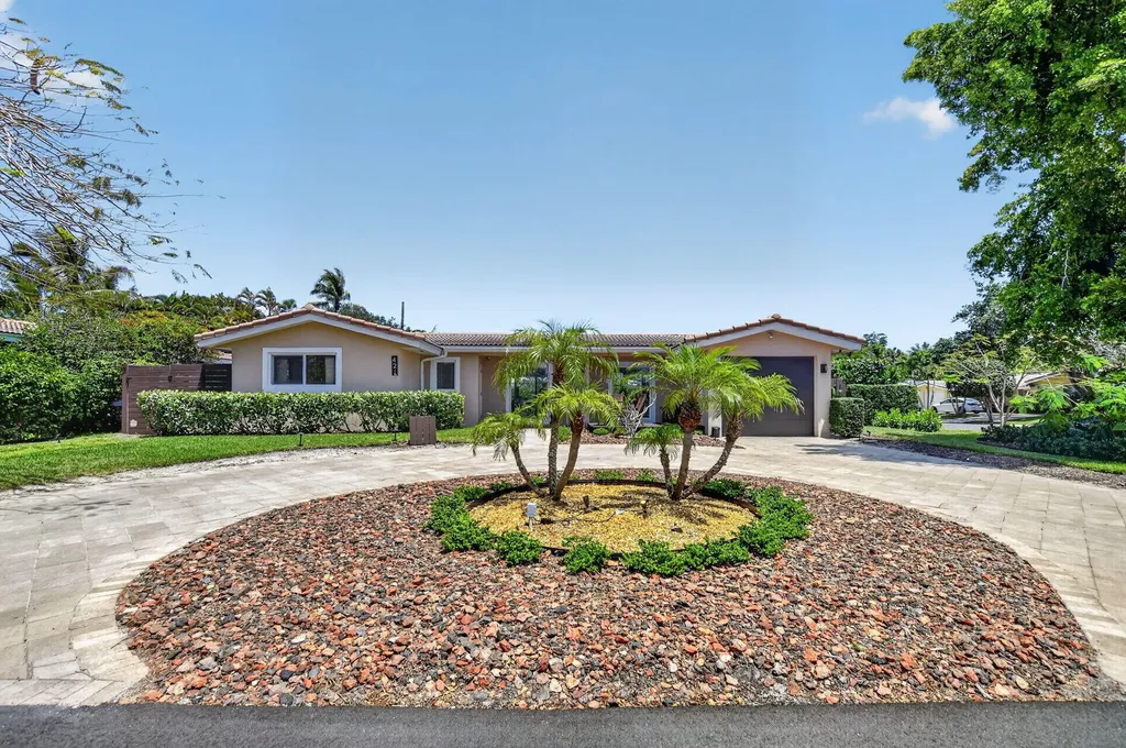 424 SW 7th Way Boca Raton FL 33486