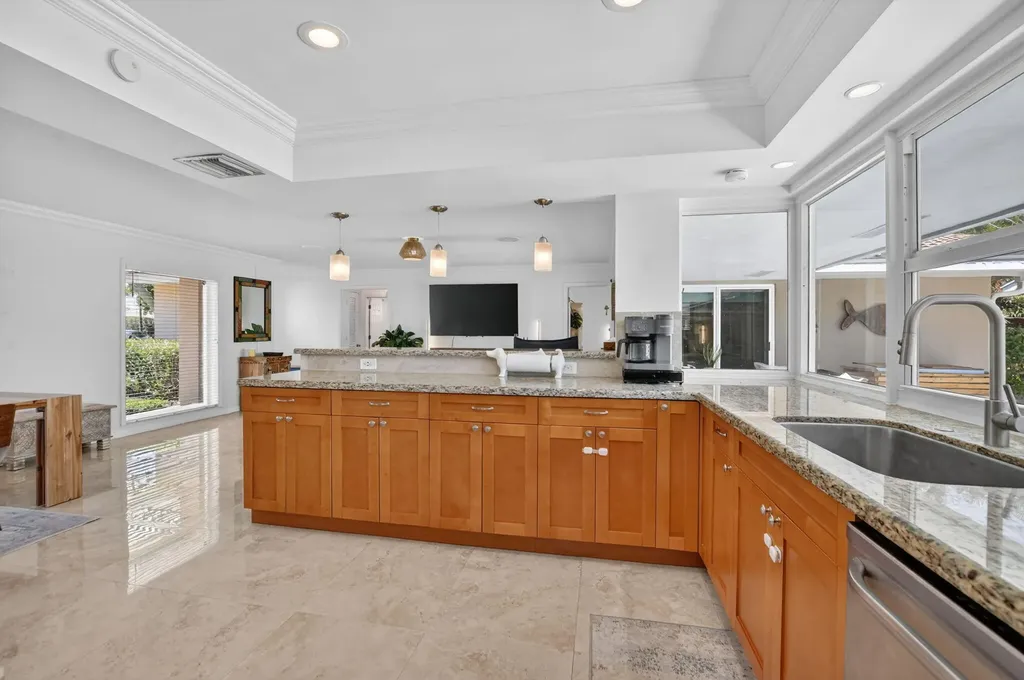 424 SW 7th Way Boca Raton FL 33486