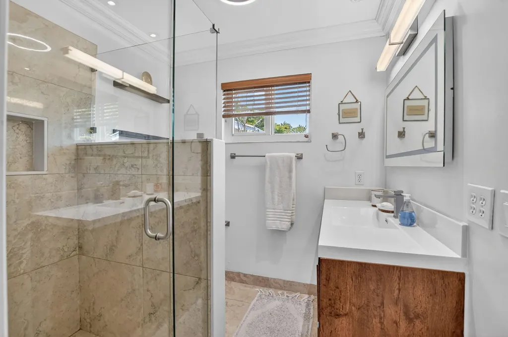 424 SW 7th Way Boca Raton FL 33486