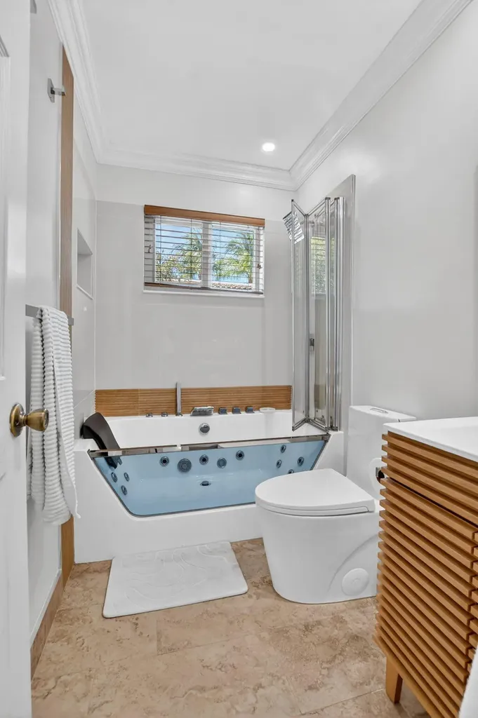 424 SW 7th Way Boca Raton FL 33486