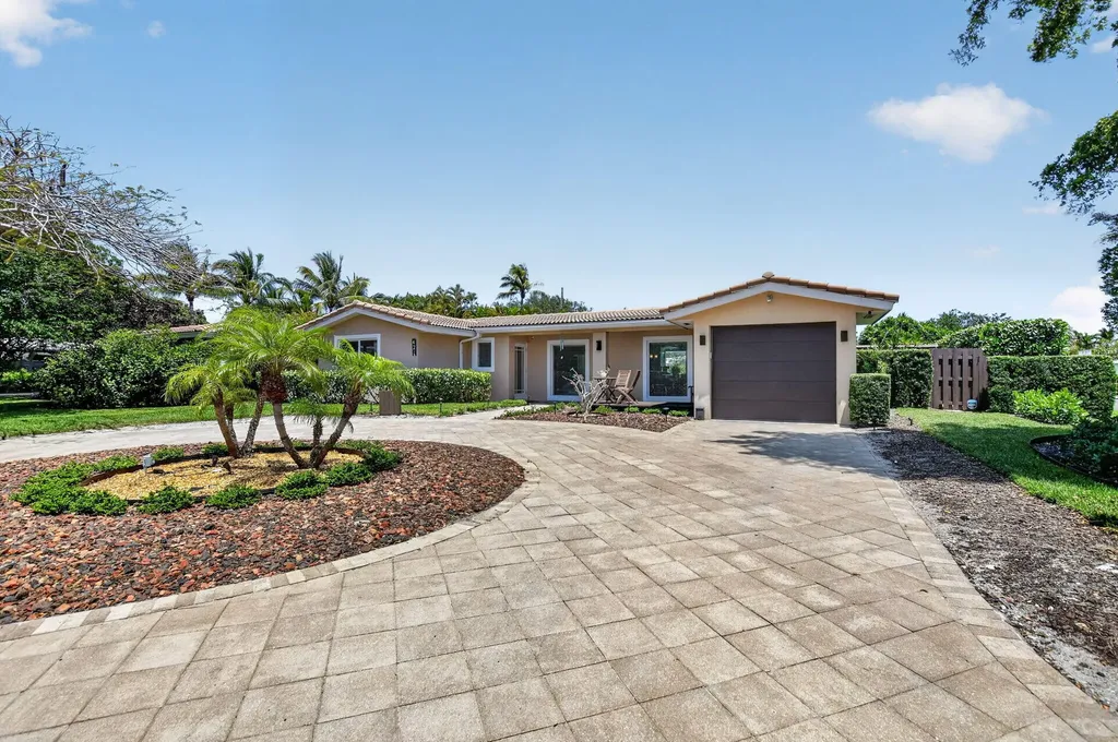 424 SW 7th Way Boca Raton FL 33486